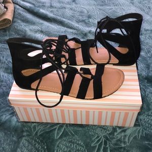 Wild Diva lounge black sandals w/ laces